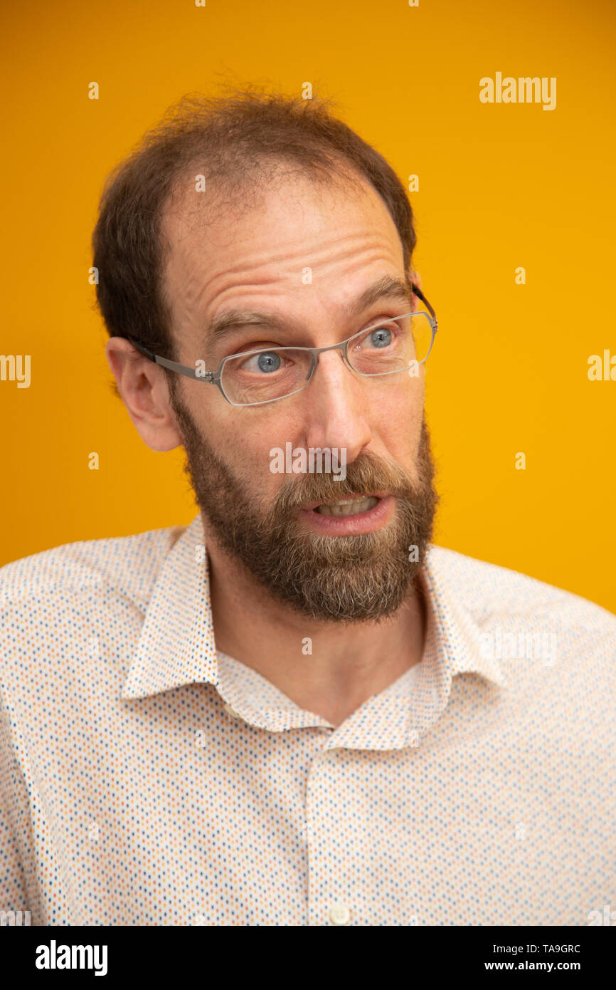 David Keith, Gordon McKay Professor für Angewandte Physik und Professor für Public Policy an der Harvard University, in seinem Büro in Cambridge, MA am 8. November 2013. Stockfoto