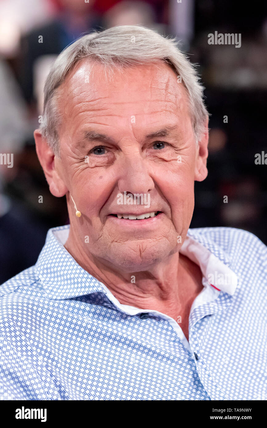 Leipzig, Deutschland. 26 Apr, 2019. Die sportreporter Legende Jörg Wontorra ist, anlässlich der MDR-Talkshow "RIVERBOAT" am 17.05.2019 in Leipzig aufgenommen. Quelle: Thomas Schulze/dpa-Zentralbild/ZB/dpa/Alamy leben Nachrichten Stockfoto