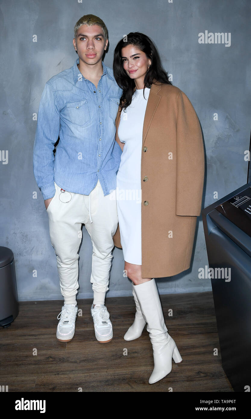 Berlin, Deutschland. 23 Mai, 2019. Shermine Shahrivar, Modell, und Elias Balthasar Becker an der Mazda Frühjahr Cocktail. Quelle: Britta Pedersen/dpa-zentralbild/dpa/Alamy leben Nachrichten Stockfoto