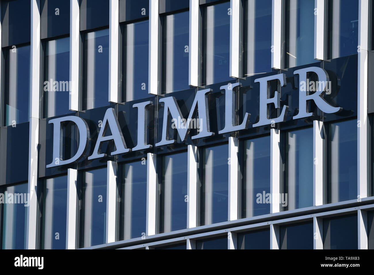 Stuttgart, Deutschland. 23 Mai, 2019. Logo, Schriftzug, Daimler AG in Stuttgart Untertuerkheim, Außenaufnahme, bauen. | Verwendung der weltweiten Kredit: dpa/Alamy leben Nachrichten Stockfoto