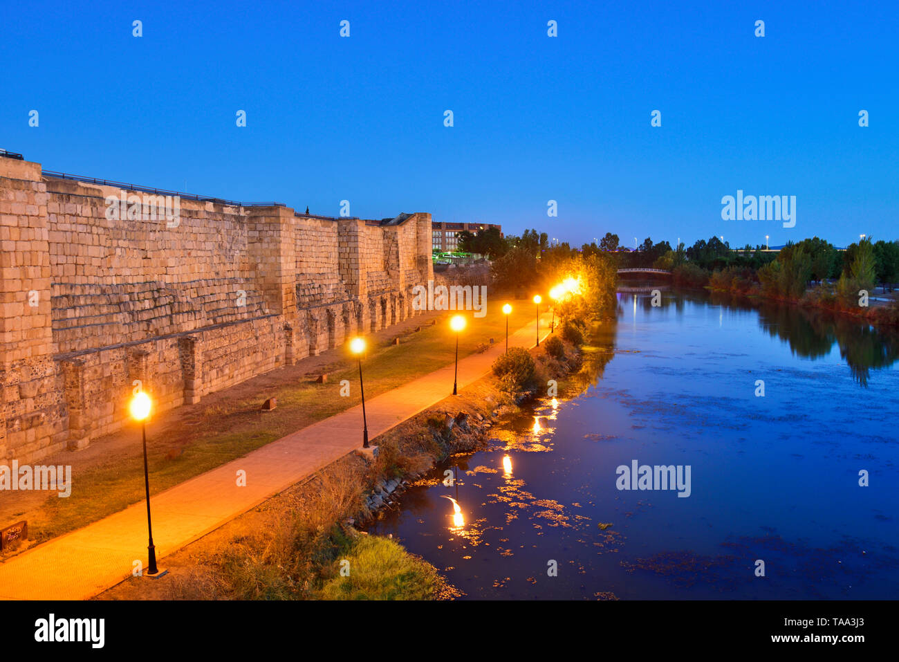 Die maurische Festung Alcazaba, eine 835 gebaut, mit Blick auf den Fluss Guadiana. Ein UNESCO-Weltkulturerbe, Merida. Spanien Stockfoto