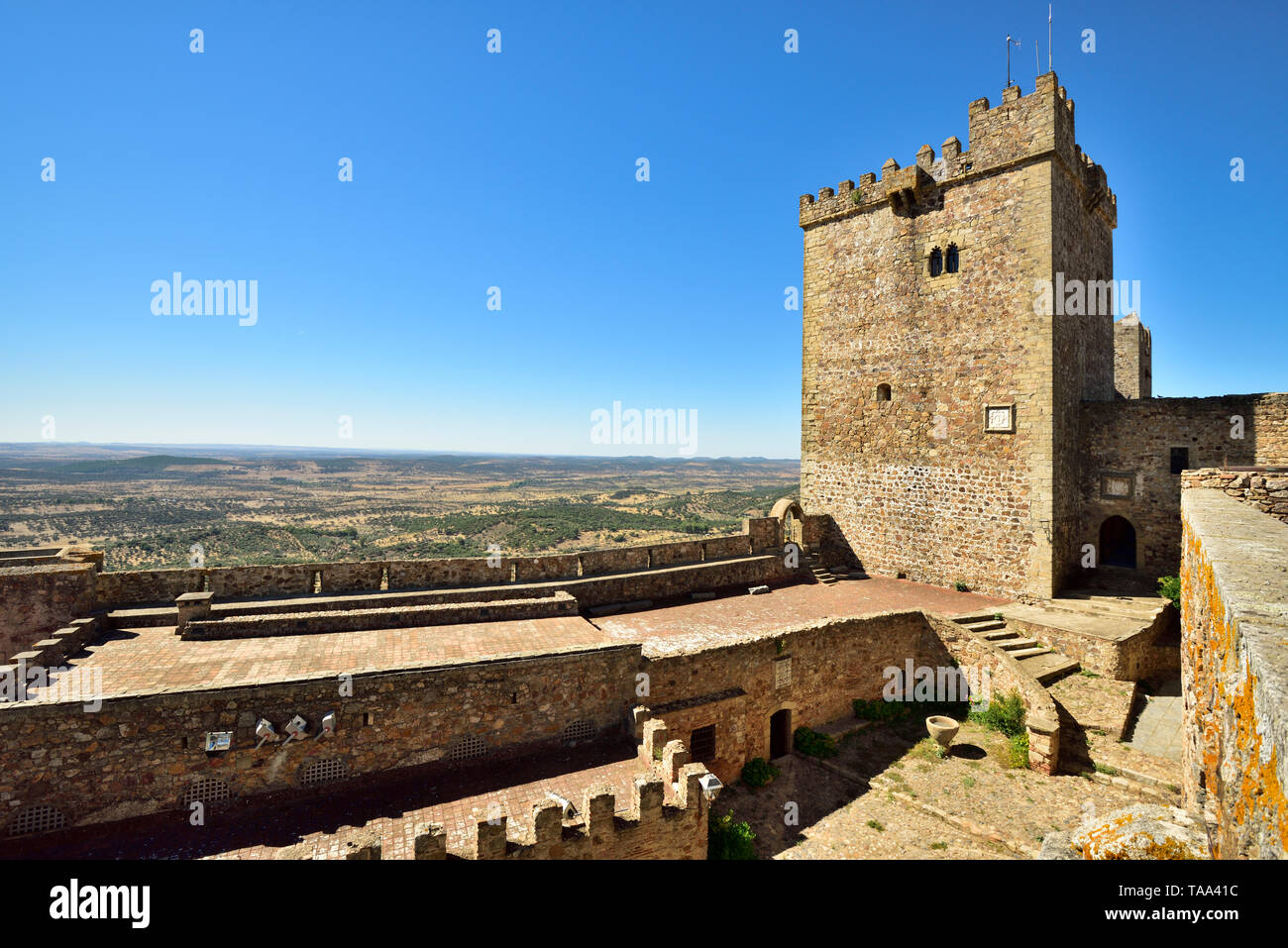 Die mittelalterliche Burg von Albuquerque (Luna) aus dem 13. Jahrhundert. Albuquerque, Spanien Stockfoto