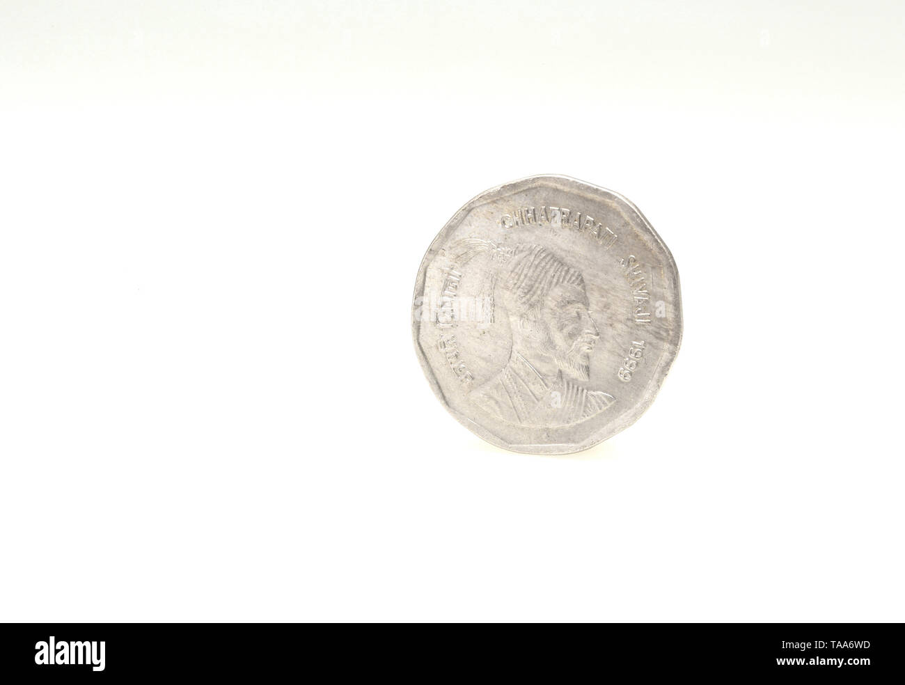 Zwei rupee Münze auf weißem Hintergrund, Indien, Asien, 1999 Stockfoto