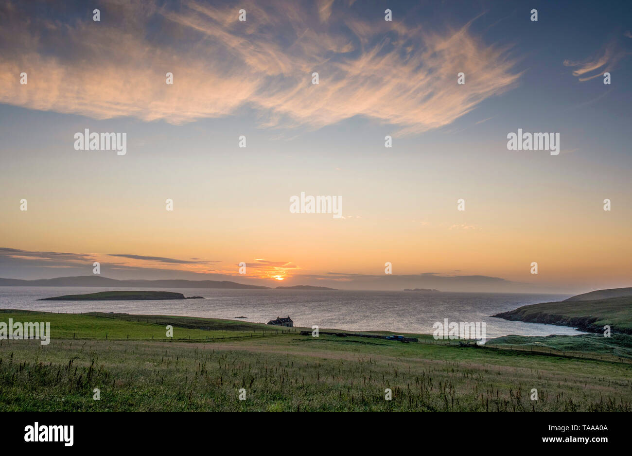 Sonnenuntergang an der West Sandwick, Yell, Shetland Stockfoto