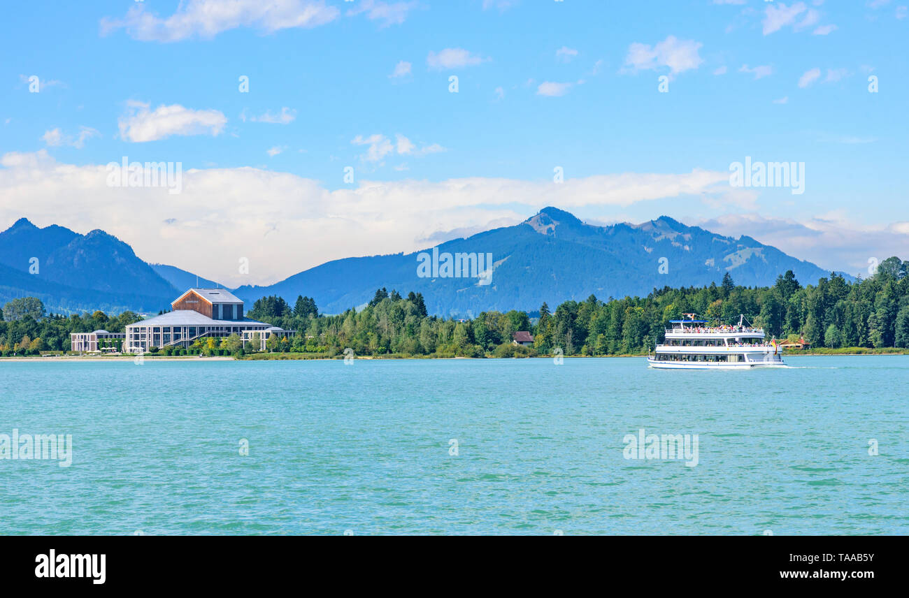 Ausflugsschiff am Forggensee in der Nähe von König Ludwig Musical Hall Stockfoto