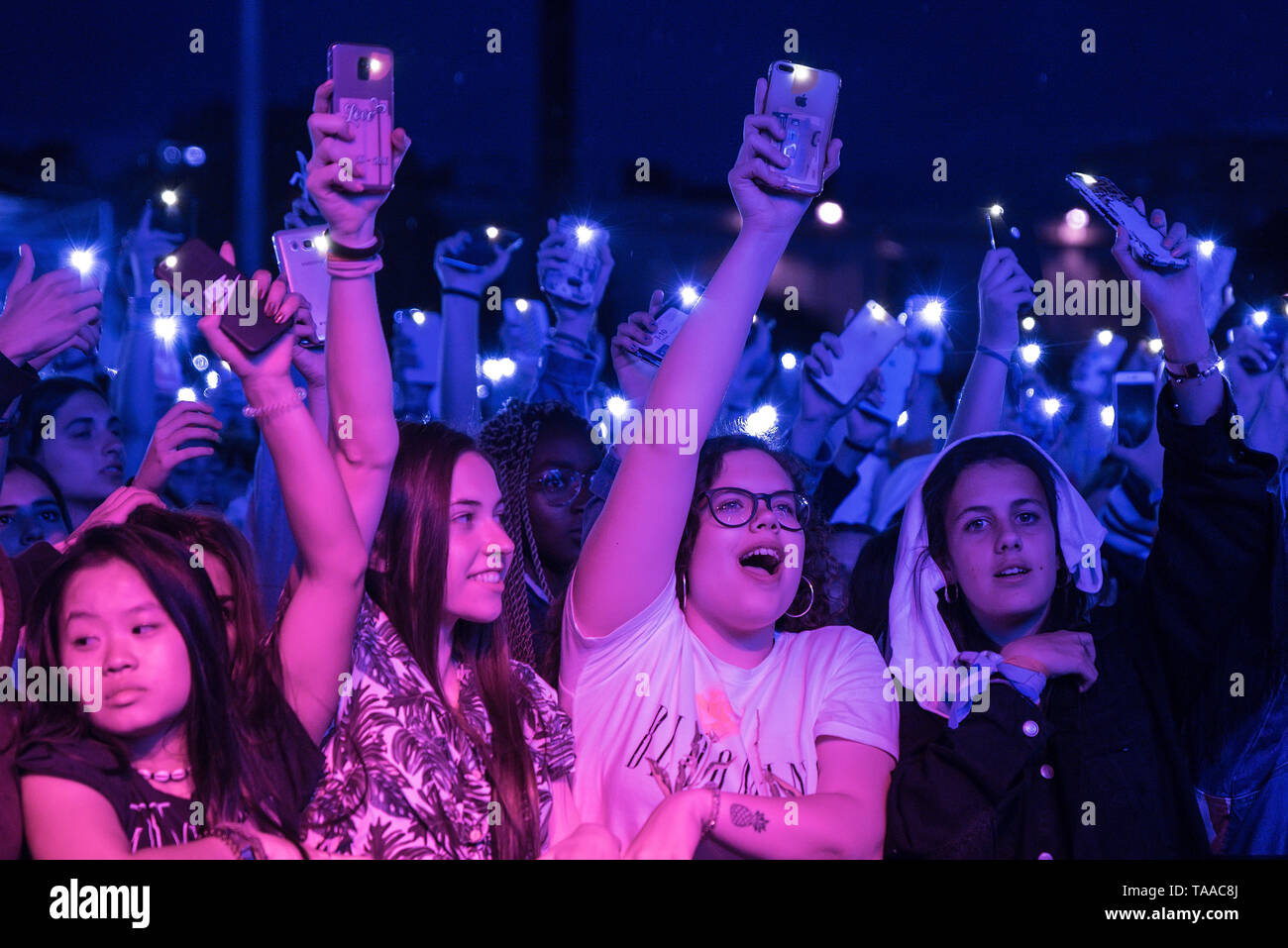 BARCELONA - Mai 18: Die Masse in einem Konzert in der Primavera Pop Festival am 18. Mai 2019 in Barcelona, Spanien. Stockfoto