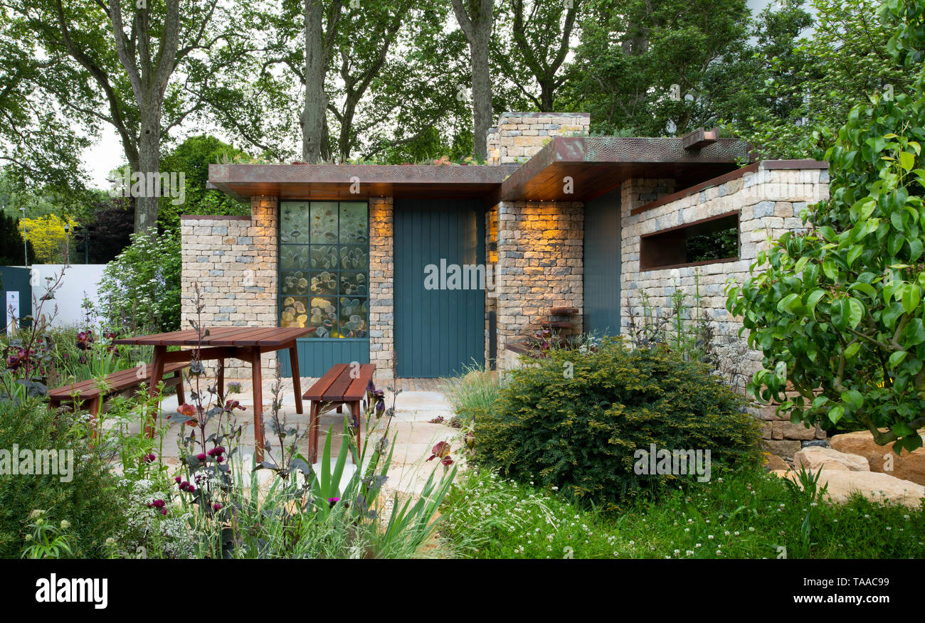 Eine aus der Mitte des letzten Jahrhunderts Gebäude im Stil von Frank Lloyd Wright in der Warner Distillery Gin Garten an der RHS Chelsea Flower Show 21019 Stockfoto