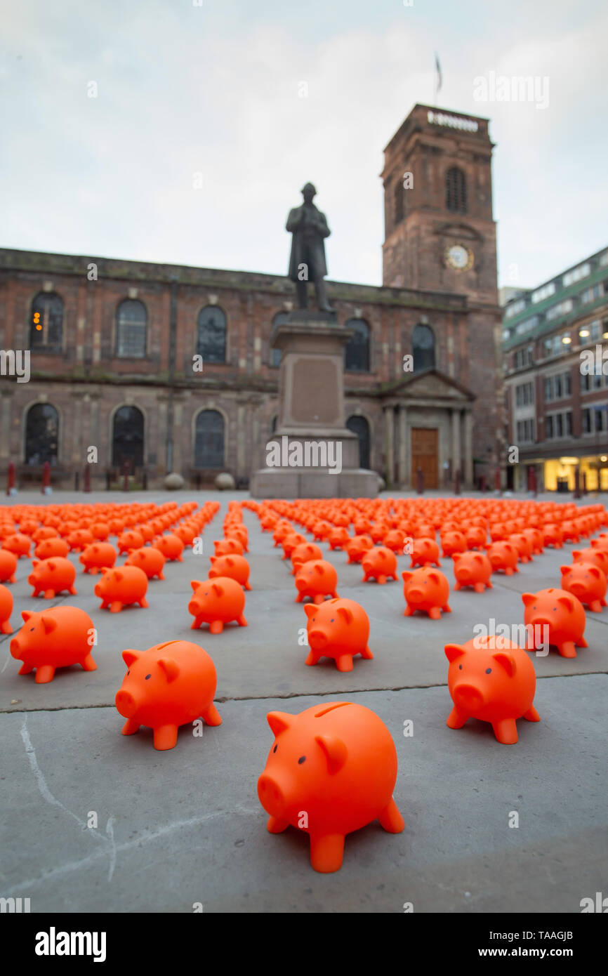 Fünfhundert Spardosen, jede repräsentiert eine Spende von £ 1.000, überschwemmung St Ann's Square in Manchester die Einführung des Spezialversicherer der kirchlichen Bewegung für Gut, die 1 Million £ zu UK Nächstenliebe über den Sommer zu markieren. Wo: Manchester, Großbritannien Wann: 14. Apr 2019 Credit: Phil Oldham/PinPep/WENN.com Stockfoto