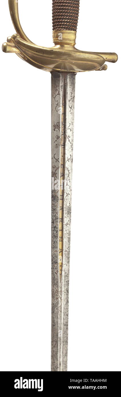 Ein kleines Schwert für russische Offiziere, Herrschaft von Katharina II., der Große (1762 - 1796) stieß Blade der abgeflachten Sechskant, das obere Drittel mit fullers, mit vergoldeten dekorative Radierungen und Inschrift "Vivat Catharina' in lateinischen und kyrillischen Schrift auf beiden Seiten. Messing Griff mit teilweise erhaltenen Wachsmodelle. Den Griff mit Messing Draht umwickeln. Der Punkt war vielleicht etwas verkürzt. Länge 100 cm. Sehr selten. Eine der wenigen bekannten ähnliche Stücke ist im Staatlichen Historischen Museum in Moskau ausgestellt, Inventarnummer 85687/oder. 6422. Ich dargestellt, Additional-Rights - Clearance-Info - Not-Available Stockfoto