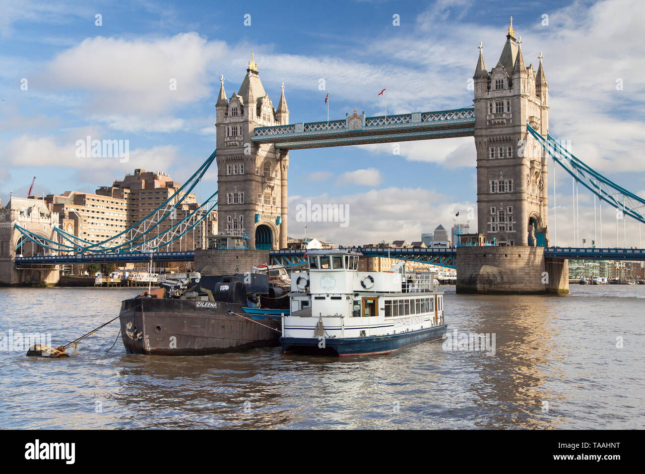 Alte Entsorgung Schiff auf der Themse, London, Vereinigtes Königreich. Stockfoto