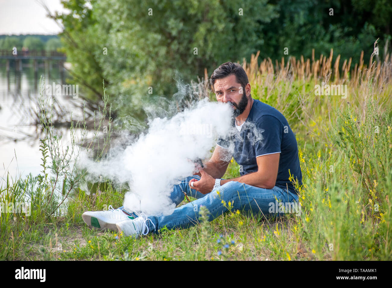elfbar elfa master akku Vapen vs. Rauchen: Was ist schädlicher main image 1