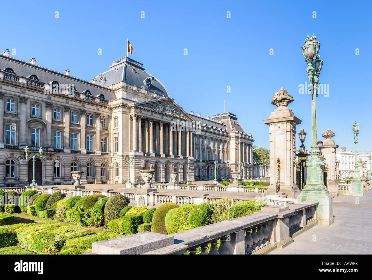 Hauptfassade und Vorgarten der Königliche Palast von Brüssel, die offizielle Palast des Königs und der Königin der Belgier in Brüssel, Belgien. Stockfoto