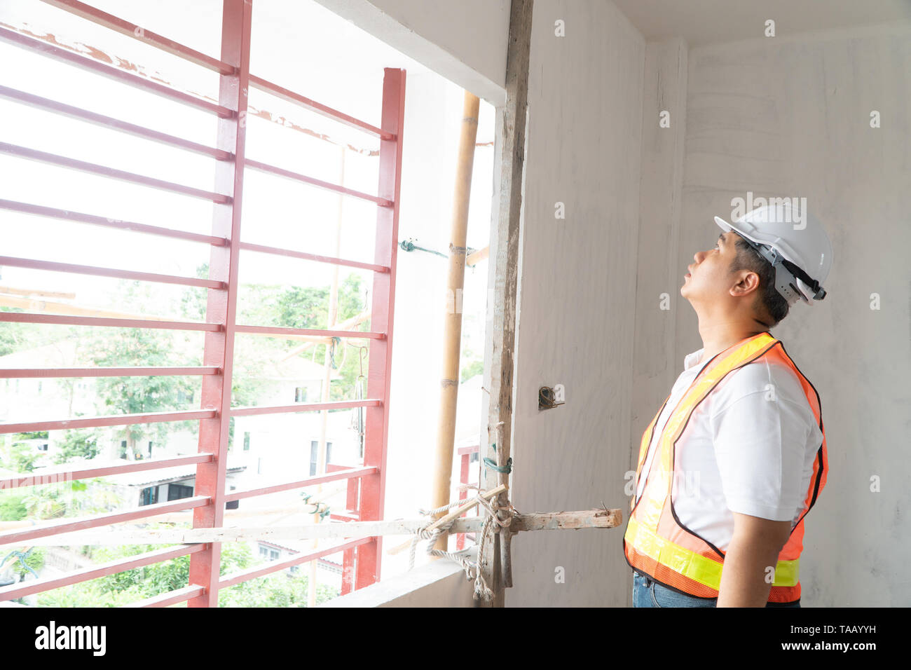 Asiatische Professional Engineer In Haus Baustelle Fur Die