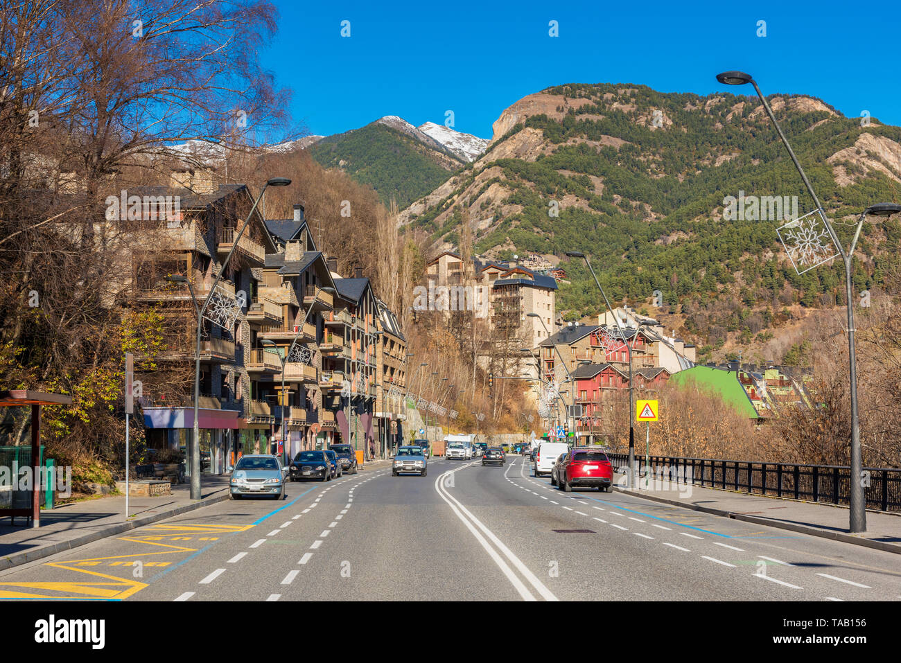 Illage von La Massana in Andorra an sonnigen Wintertag im Dezember Stockfoto