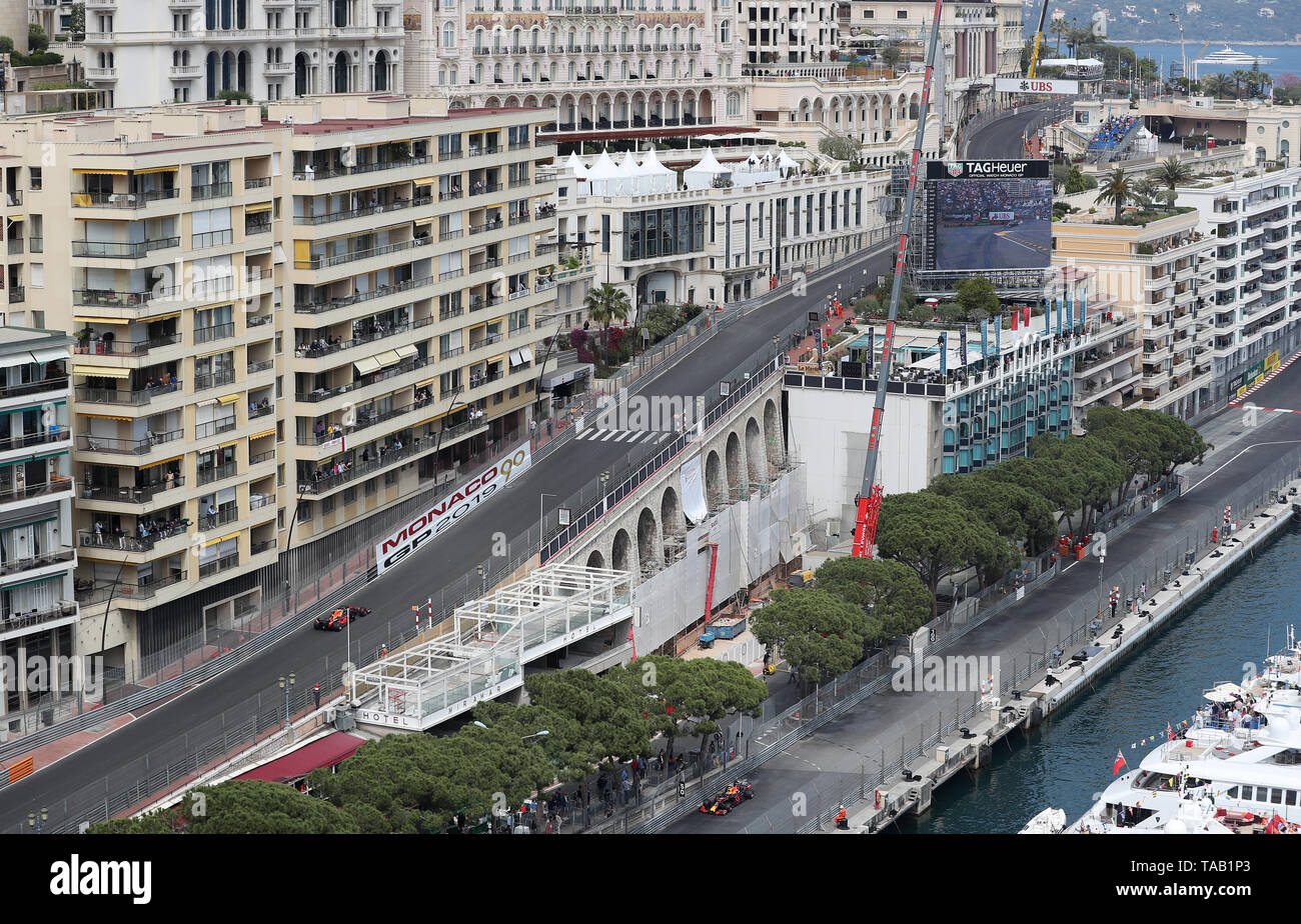 Die beiden Red Bull's an verschiedenen Teilen des Stromkreises während der zweiten Praxis auf dem Circuit de Monaco, Monaco. Stockfoto