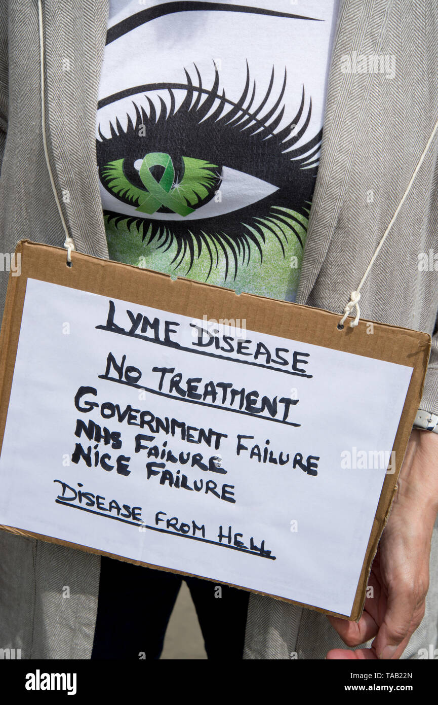 Westminster. Gegenüber Häusern des Parlaments am 22. Mai 2019. Protest von Menschen mit Lyme Krankheit fordert von der Regierung mehr Informationen und m zu geben Stockfoto