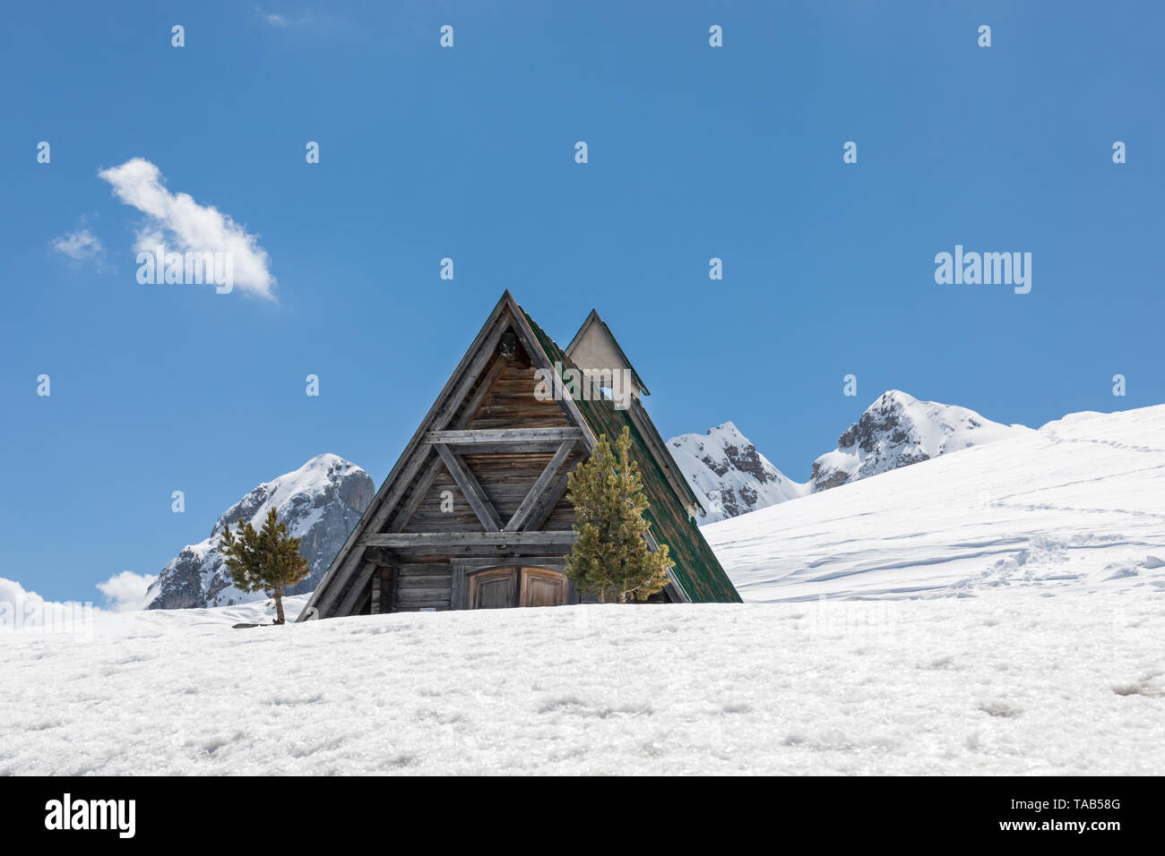 Church of Saint Giovanni Gualberto (Chiesa di San Giovanni Gualberto) at Passo Giau, Dolomites, Italy Stockfoto