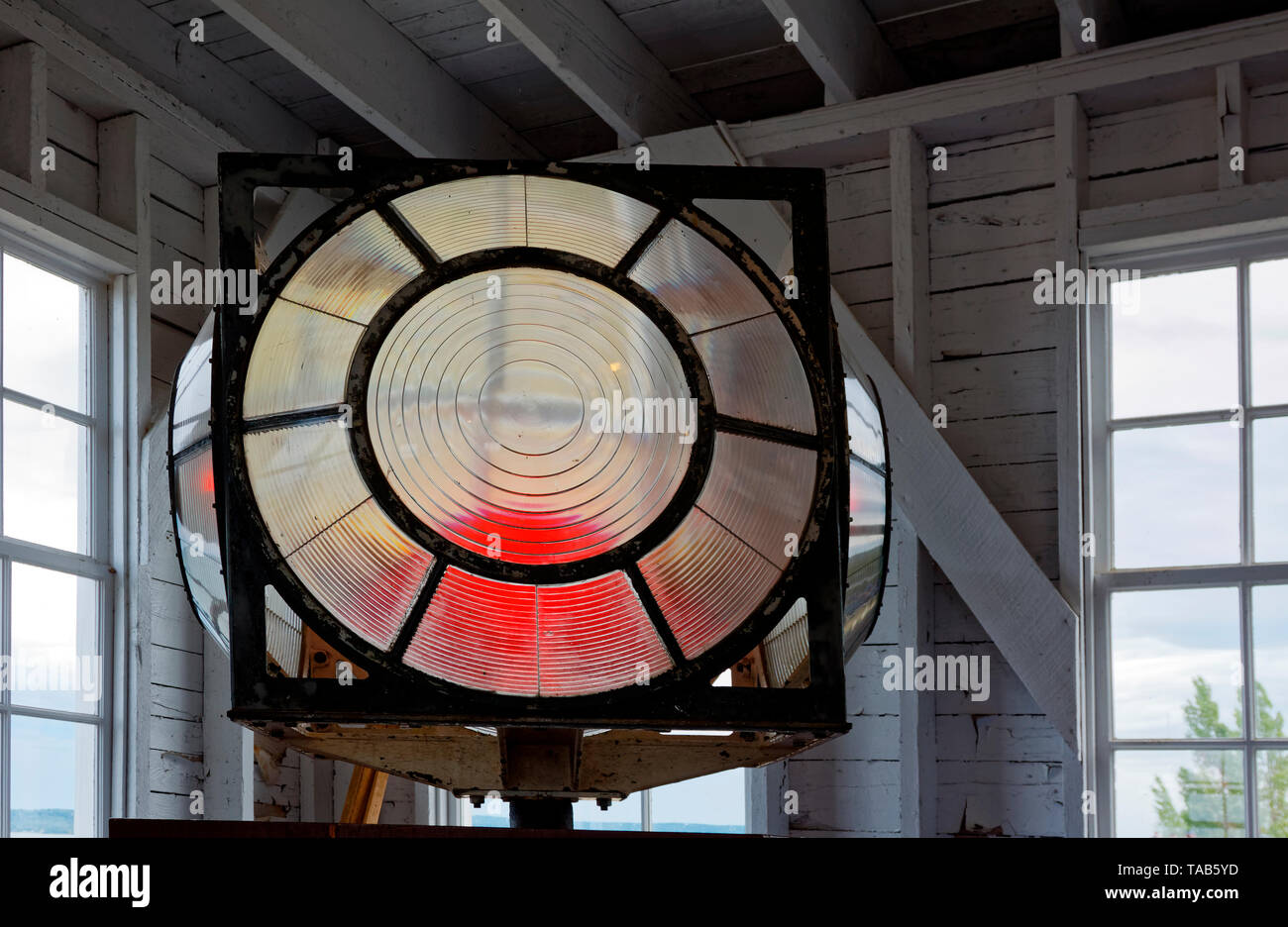 Alte Licht aus dem Norden Manitou Untiefen Leuchtturm, doppel Fresnel Linse, DCG-36, nautische Display; Cannery Boot aufweisen; Sleeping Bear Dunes National See Stockfoto
