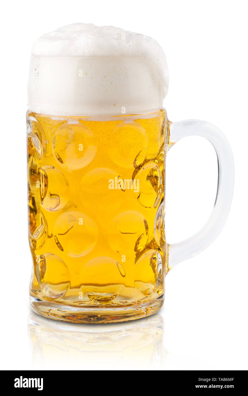 Bierglas auf weißem Hintergrund Stockfoto