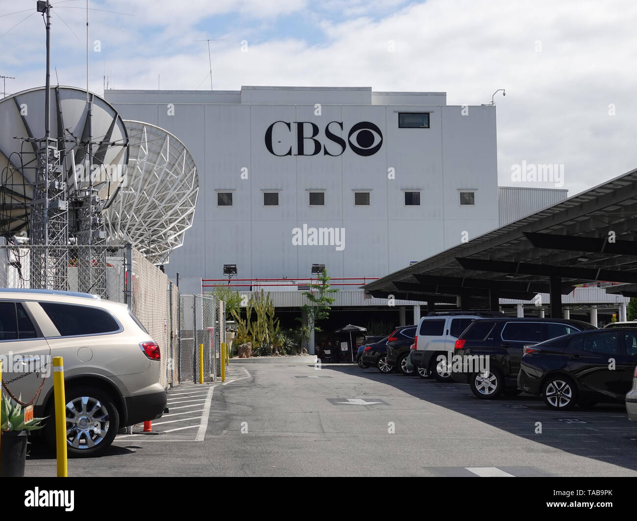 Los Angeles, CA/USA - 29. April 2019: Die CBS "Auge" Logo ist auf ein Gebäude am Fernsehen Stadt studio Komplexe gezeigt. Stockfoto