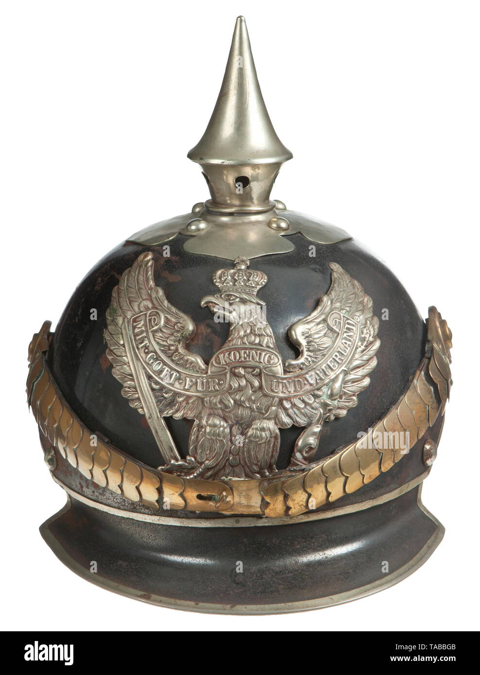 Eine Kaiserliche Helm M 1905 für Mannschaften der montiert Gewehre 1-4 Regimenter Metall Hummerschwanz Körper mit gebläuten Finish zeigt einige Rost und Lochfraß, Körper datiert "1914" und Teekocher gekennzeichnet, schwarz, Innenfutter aus Leder, silber hell Dragoon eagle Frontplatte durch Schleifen mit Lederbändern, silver Spike, Kreuz und Körper Verkleidung befestigt, große weiche Messing kinnbänder und 91 Nasen, extra Befestigungsbohrungen in Körper hinter 91 Nasen, fehlende Kokarden. USA - Los, Seite 4 Siehe. historischen, geschichtlichen, Preußen, Preußen, Deutsche, Deutschland, Militaria, Militär, Objekt, Objekte, Additional-Rights - Clearance-Info - Not-Available Stockfoto