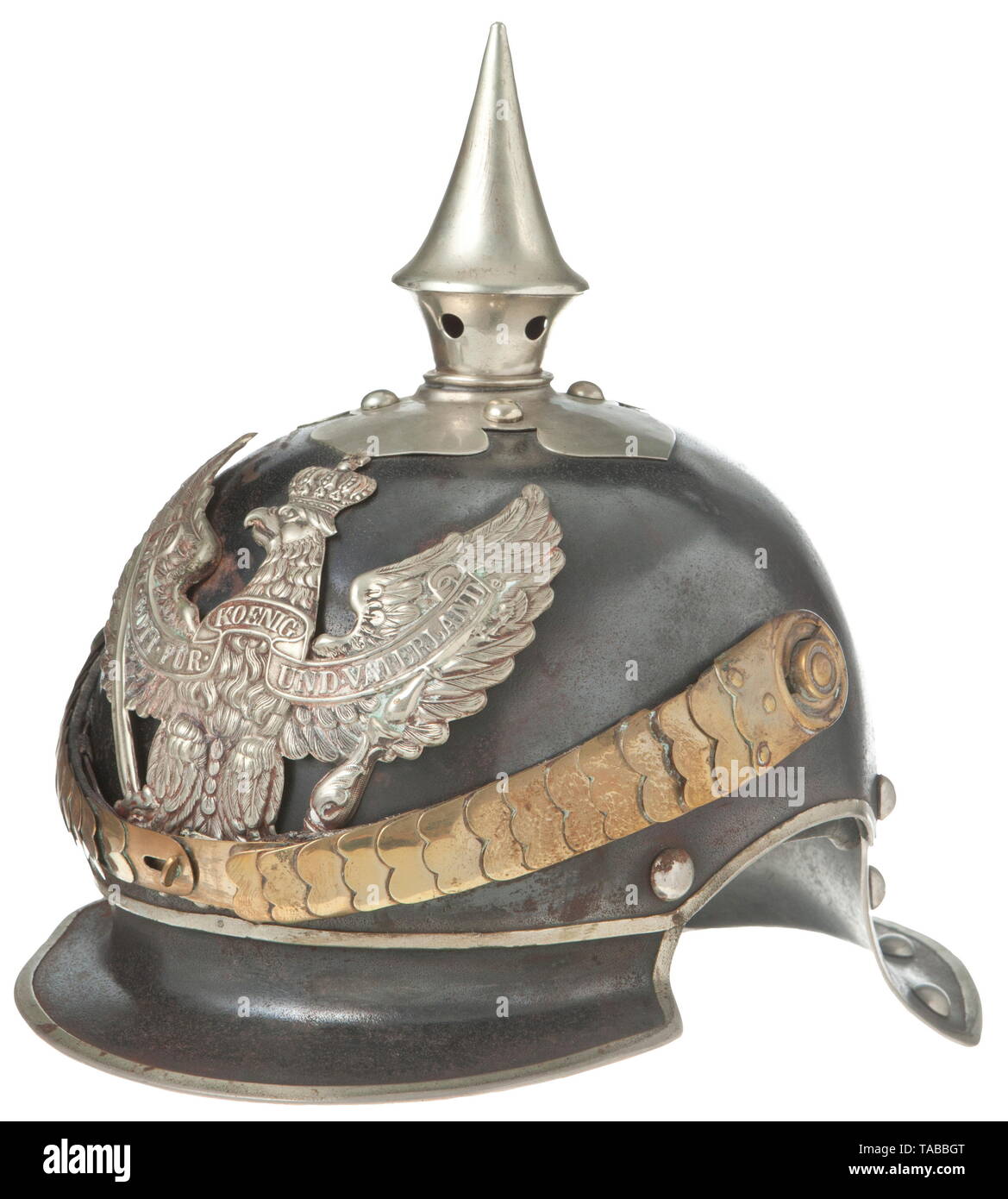 Eine Kaiserliche Helm M 1905 für Mannschaften der montiert Gewehre 1-4 Regimenter Metall Hummerschwanz Körper mit gebläuten Finish zeigt einige Rost und Lochfraß, Körper datiert "1914" und Teekocher gekennzeichnet, schwarz, Innenfutter aus Leder, silber hell Dragoon eagle Frontplatte durch Schleifen mit Lederbändern, silver Spike, Kreuz und Körper Verkleidung befestigt, große weiche Messing kinnbänder und 91 Nasen, extra Befestigungsbohrungen in Körper hinter 91 Nasen, fehlende Kokarden. USA - Los, Seite 4 Siehe. historischen, geschichtlichen, Preußen, Preußen, Deutsche, Deutschland, Militaria, Militär, Objekt, Objekte, Additional-Rights - Clearance-Info - Not-Available Stockfoto