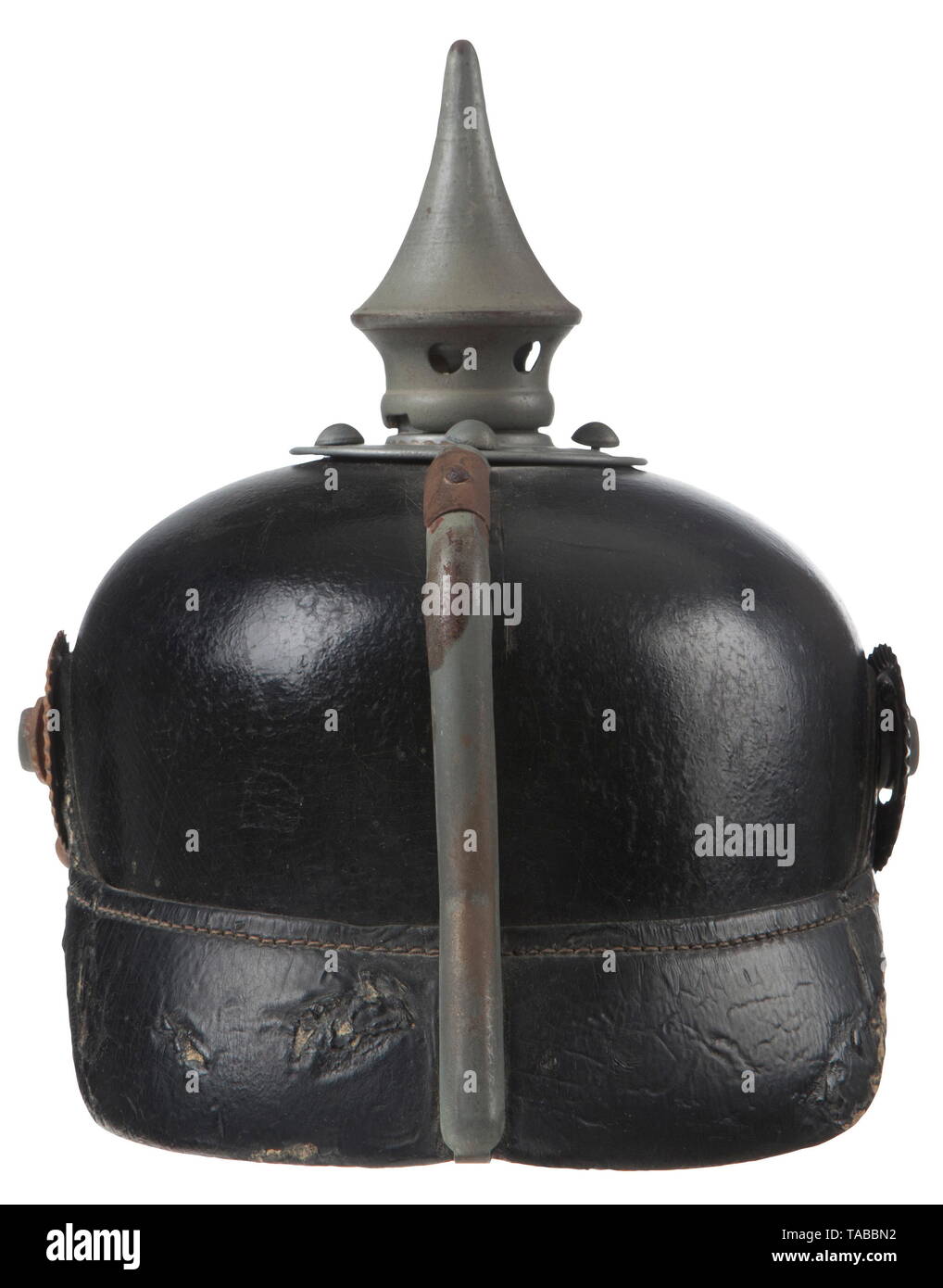 Eine Kaiserliche Helm M 1915 für Mannschaften der Baden Infanterie schwarz Leder Body mit verrückten zurück Visor und Visor fehlende linke Ecke Stück, schwarz Leder Liner und innere Größe Stempel "56", grau EM Baden griffin Frontplatte durch Schleifen mit Lederbändern befestigt. Grau Spike, Basis, Spline und die vordere Verkleidung der Blende, Spline fehlende Brads und anderen Anhängen Splits, schwarzes Leder Kinnriemen mit rostigen Schnallen und 91 lug endet, EM nationale und Badischen Kokarden (Badische Kokarde hat etwas Rost). USA - Los, Seite 4 Siehe. historischen, geschichtlichen, Bade, Additional-Rights - Clearance-Info - Not-Available Stockfoto