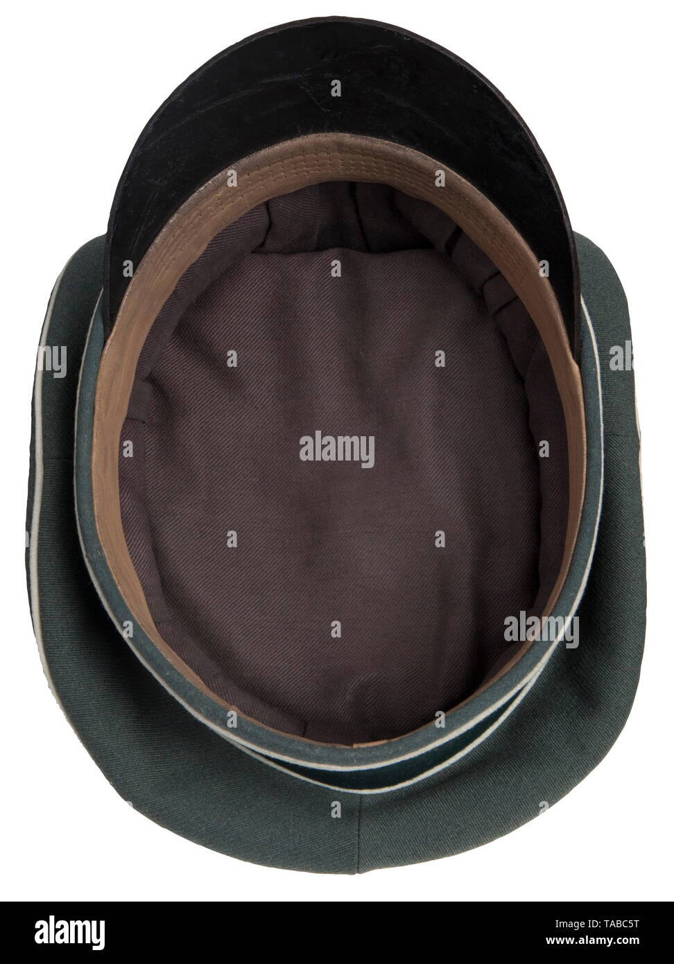 Eine Armee Infanterie Offizier "Crusher" schirmmütze Feld - grau Peitsche Netzkabel top mit dunkel-grün Wolle band und weißer Wolle Rohrleitungen, maschinengenäht Flachbild-Draht nationalen Adler und Kranz Kokarde und schwarzem Leder Visor. Graue gerippte Baumwolle Futter mit hellbraunem Leder Schweißband. USA - Los, Seite 4 Siehe. historischen, geschichtlichen, Infanterie, Militär, Bundeswehr, Militaria, Objekt, Objekte, Stills, Clipping, Clippings, Ausschneiden, Ausschnitten, 20. Jahrhundert, Additional-Rights - Clearance-Info - Not-Available Stockfoto