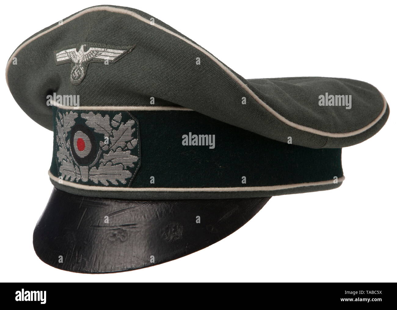 Eine Armee Infanterie Offizier "Crusher" schirmmütze Feld - grau Peitsche Netzkabel top mit dunkel-grün Wolle band und weißer Wolle Rohrleitungen, maschinengenäht Flachbild-Draht nationalen Adler und Kranz Kokarde und schwarzem Leder Visor. Graue gerippte Baumwolle Futter mit hellbraunem Leder Schweißband. USA - Los, Seite 4 Siehe. historischen, geschichtlichen, Infanterie, Militär, Bundeswehr, Militaria, Objekt, Objekte, Stills, Clipping, Clippings, Ausschneiden, Ausschnitten, 20. Jahrhundert, Additional-Rights - Clearance-Info - Not-Available Stockfoto