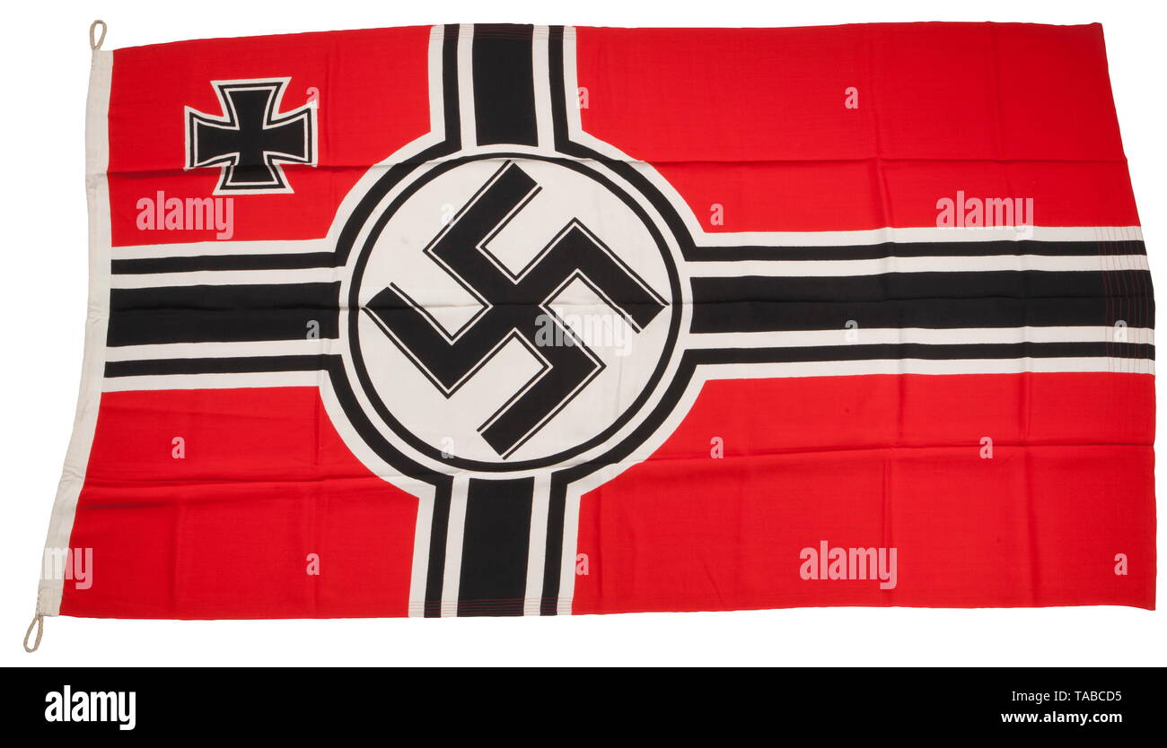 Ein Reich war Flagge doppelseitig bedruckt, bedruckte Baumwolle Bau. Hoist Rand mit weißen Bunting abgestempelte "Kr. Fl. 100-170', den Namen des Herstellers und Seil Lanyard endet. Ca. 170 x 100 cm. USA - Los, Seite 4 Siehe. historischen, geschichtlichen, Marine, Marine, Militär, Militaria, Zweig, Zweige, Streitkräften und bewaffneten Service, Objekt, Objekte, Stills, Clipping, Clippings, Ausschneiden, Ausschnitten, 20. Jahrhundert, Editorial-Use - Nur Stockfoto