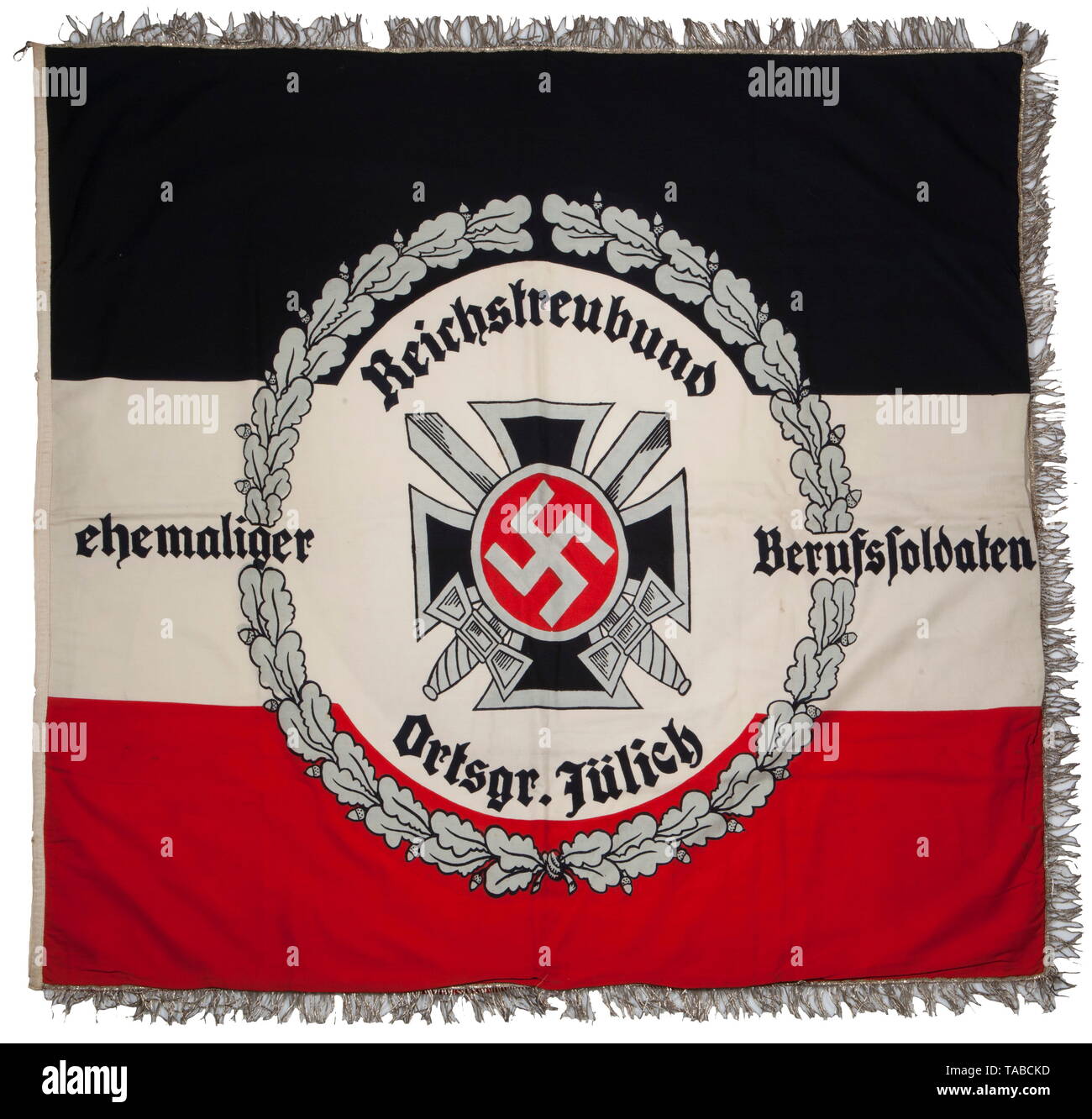 Eine Reichstreubund Orts Fahne Doppelseitige, bedruckt, aus Baumwolle. Die roten, weißen und schwarzen Feld abgestreift, zentrale gedruckt Reichstreubund Emblem von oakleaf Kranz umgeben und "Reichstreubund ehemaliger Berufssoldaten Ortsgr. Jülich". Drei Seiten beendet 5 cm Silber Draht Fringe. Hoist Rand mit weißen Bunting und eine obere Klammer. Einige fringe Verlust. Ca. 170 x 110 cm. Selten. USA - Los, Seite 4 Siehe. historischen, geschichtlichen, Veteran, Tierarzt, Veteranen, Verband, Verbände, Organisation, Organisation, Unternehmen, Organisationen, Objekt, obj, Additional-Rights - Clearance-Info - Not-Available Stockfoto