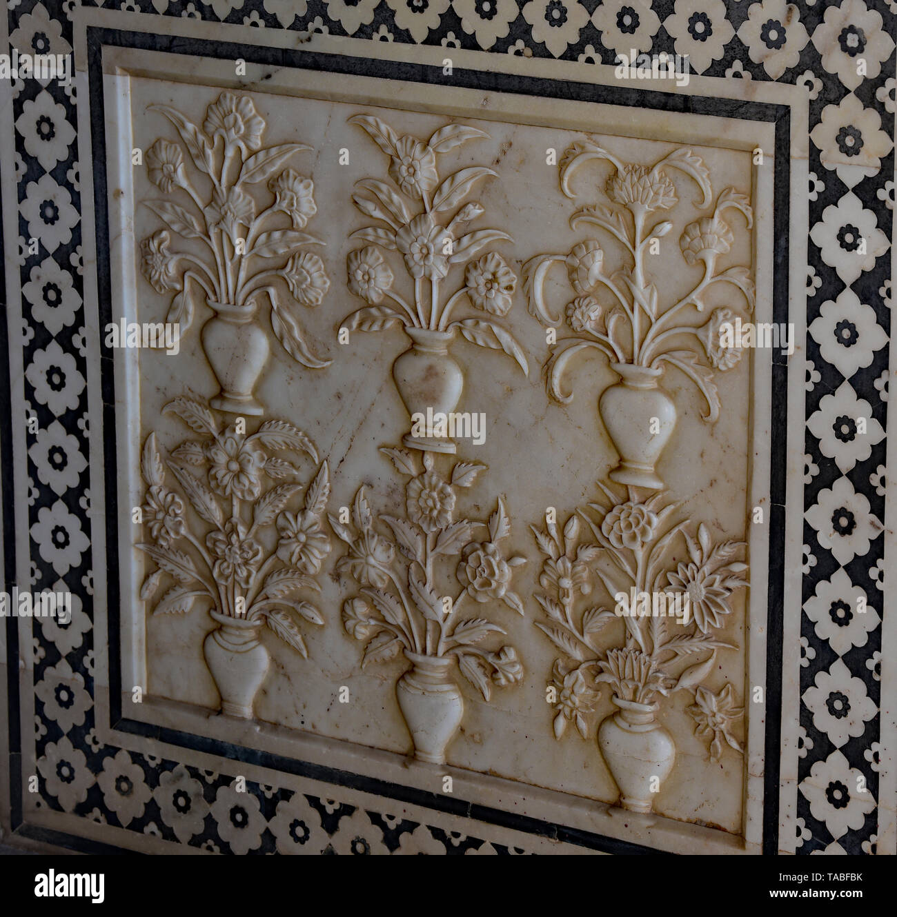 Alten Marmor Platten von blühenden Pflanzen schmücken die unteren Teile der Wände in der gesamten Sheesh Mahal, Amber Fort, Jaipur, Rajasthan, Indien, Asien. Stockfoto