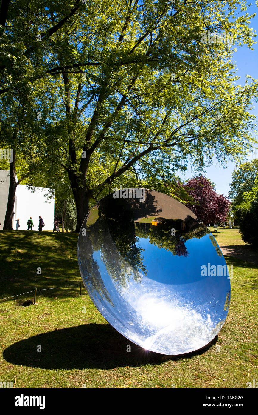 Die Skulptur Park (Skulpturenpark), untiteled Skulptur von Anish Kapoor, 1997, Köln, Deutschland der Skulpturenpark, Skulptur ohne Titel von Anish Stockfoto