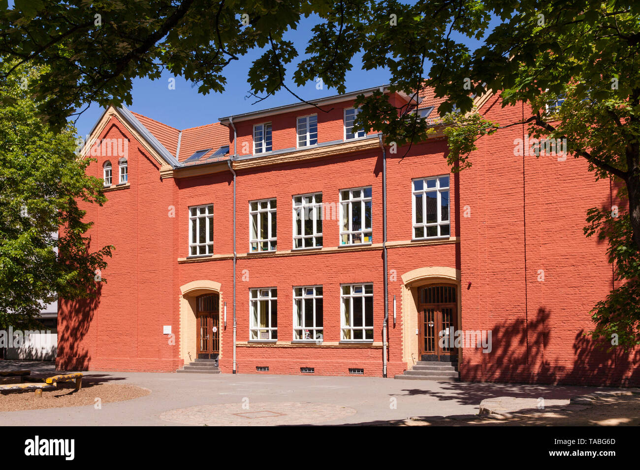 Montessori Volksschule auf Stammheimer Straße im Stadtteil Riehl, Köln, Deutschland. Montessori-Grundschule an der Stammheimer Straße im Stad Stockfoto