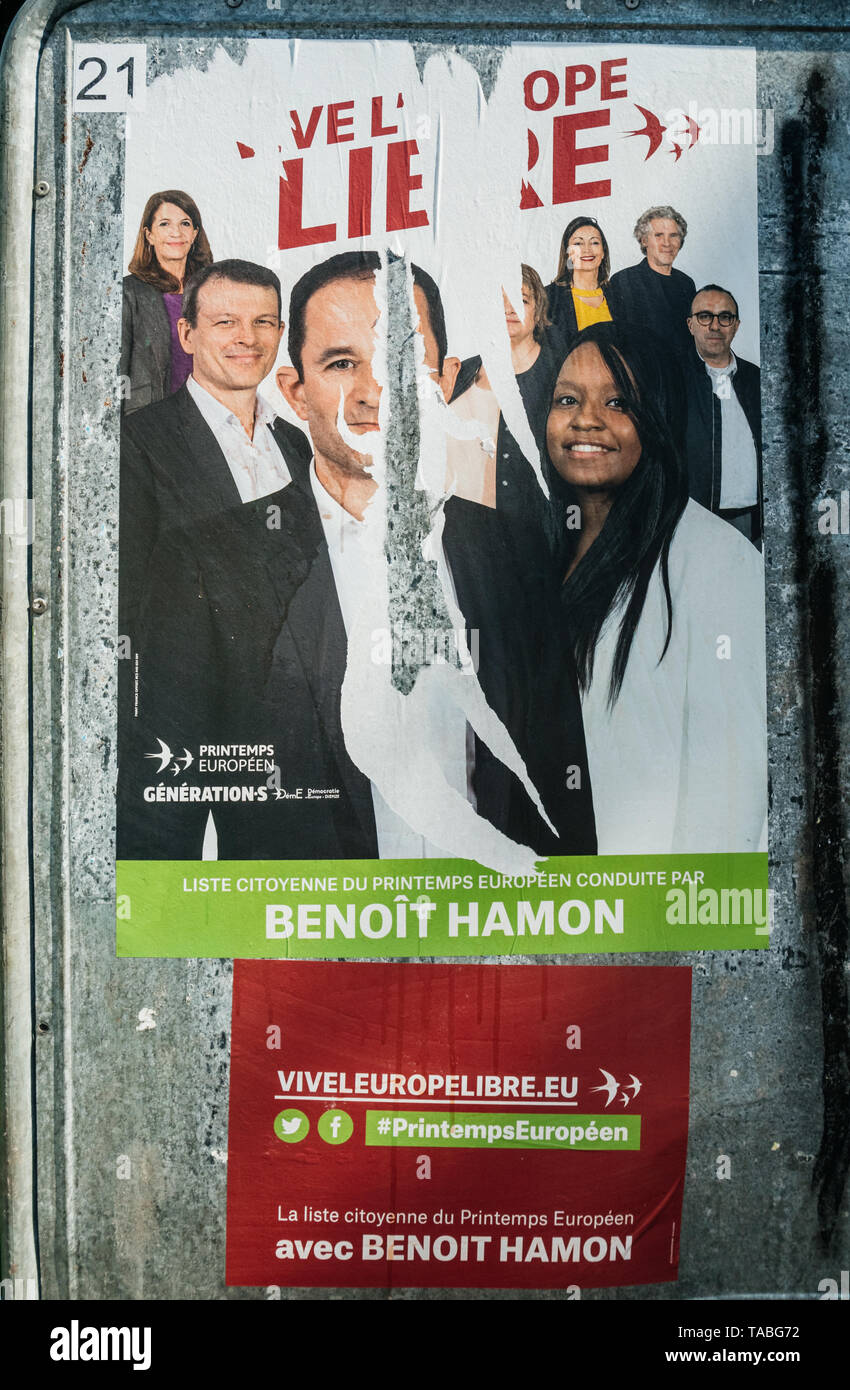Straßburg, Frankreich, 23. Mai 2019: Beschädigt Plakate in grünen sonnigen Park für 2019 Wahlen zum Europäischen Parlament mit französischen Benoit Hamon Stockfoto