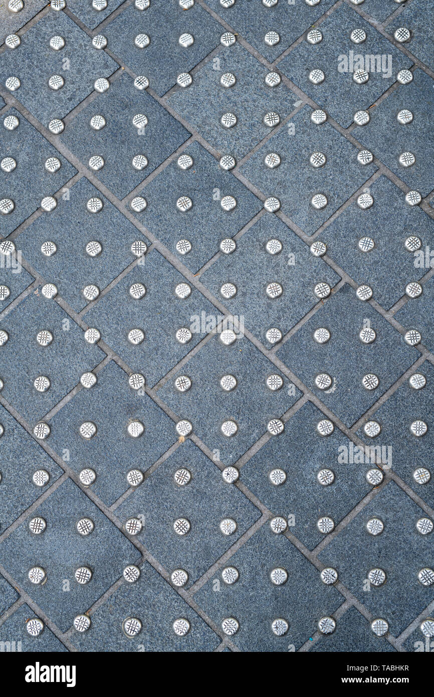 Die verzierte Steinfliesen Abstract in einer verkehrsberuhigten Straße in London, England Stockfoto