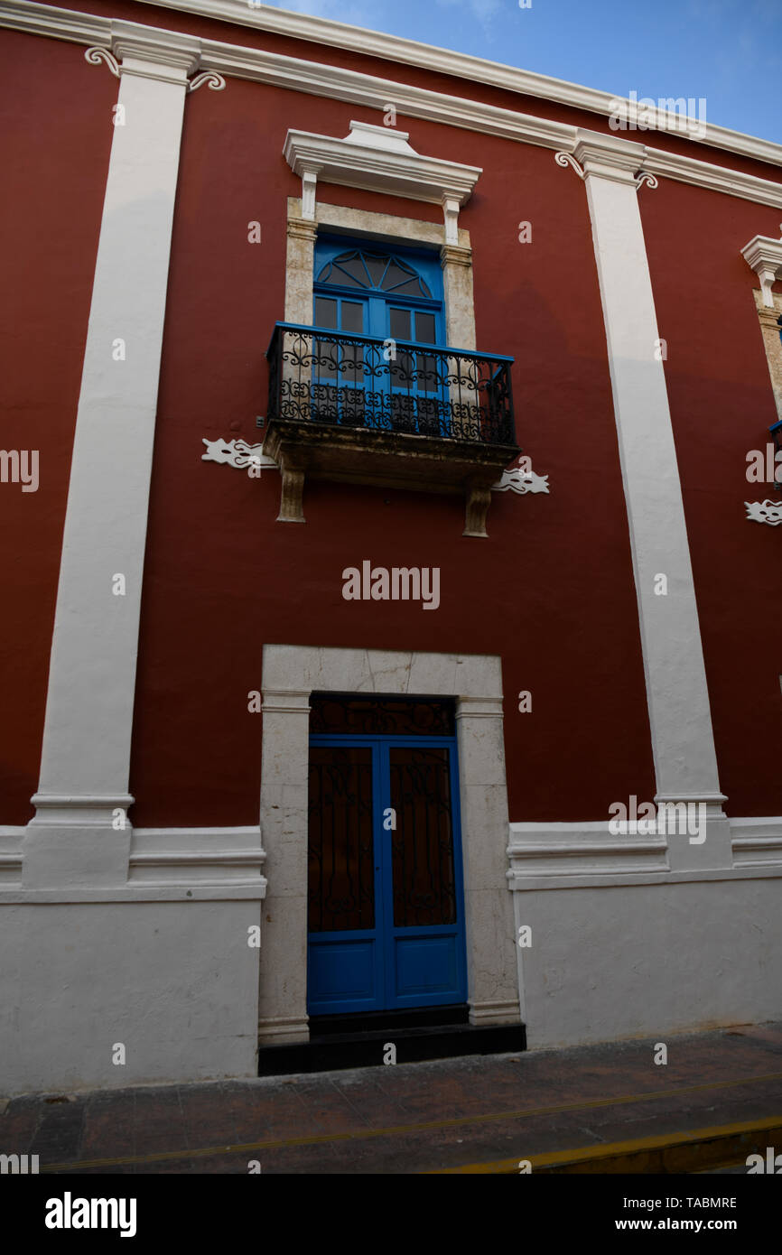 Bunte Tür in Campeche, Mexiko Stockfoto