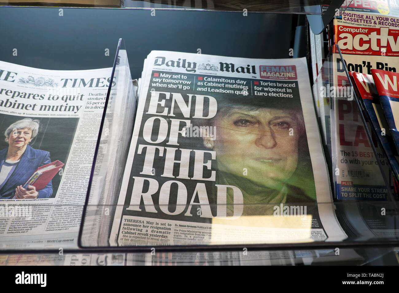 Daily Mail Zeitung Schlagzeile Vorderseite' ENDE DER STRASSE' für PM Theresa kann auf einem Zeitungskiosk zu einem zeitschriftenladen am 23. Mai 2019 in den Ablagerungen zu einer konservativen Tories die Führung in der Westminster London England Großbritannien Stockfoto