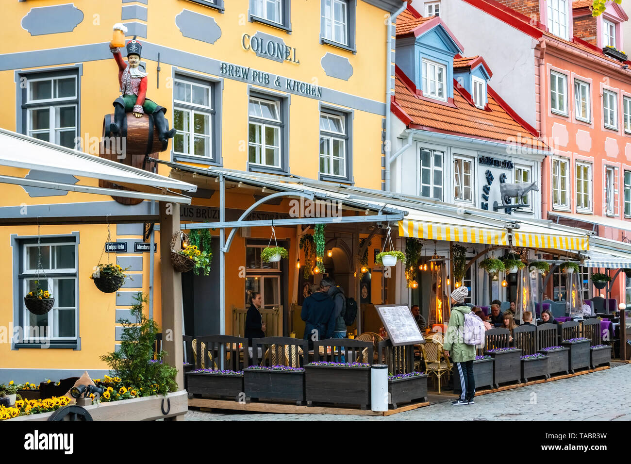Riga cafe outside -Fotos und -Bildmaterial in hoher Auflösung – Alamy