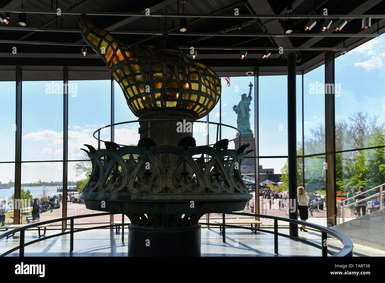 Ein Blick auf die Fackel die Freiheitsstatue Museum am 16. Mai 2019 in New York City. Stockfoto
