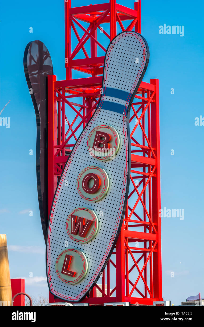 Bowling Pin beleuchtetes Zeichen Stockfoto