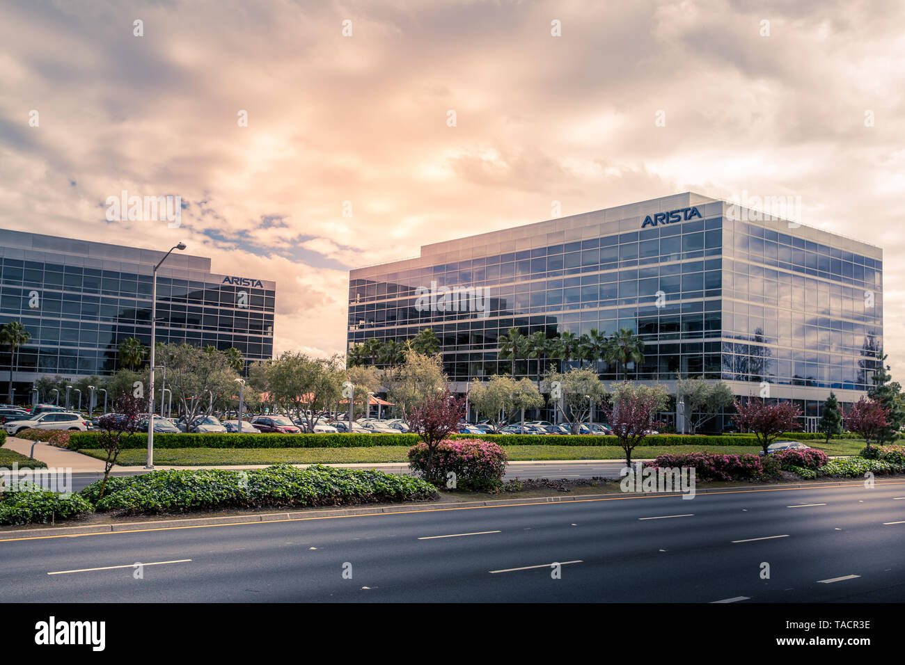 Santa Clara, CA/USA - 26. März 2019: Außenansicht von Arista Networks, Inc. Headquarters corporate campus. Arista ist ein Computer Networking Unternehmen Stockfoto