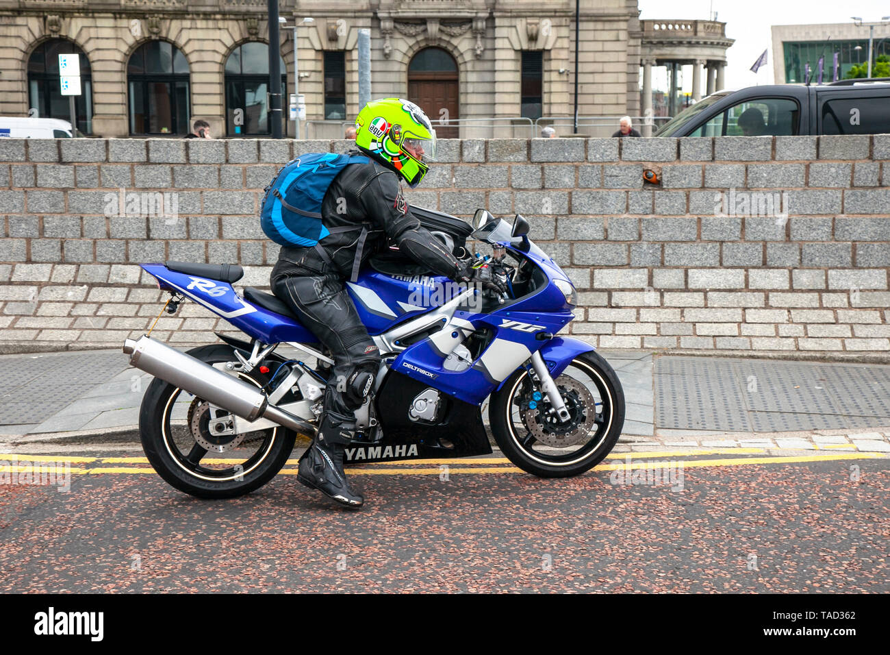 Yamaha YZF-R6; Sportfahrrad der Klasse 600 von Yamaha in Liverpool, Merseyside. Mai 2019 Wetter in Großbritannien: Gute, ruhige Bedingungen, da bis zu 200 Motorradfahrer an Bord der morgendlichen Fähre zur Insel Man warten, um an den TT-Rennen der Insel teilzunehmen. Zusätzliche Fährverbindungen sollen hinzugefügt werden, um der großen Nachfrage nach Zuschauern gerecht zu werden, die an der diesjährigen Top-Motorsportwoche der Qualifikation und dem schnellsten Straßenrennen der Welt teilnehmen. Kredit: MediaWorldImages/AlamyLiveNews Stockfoto