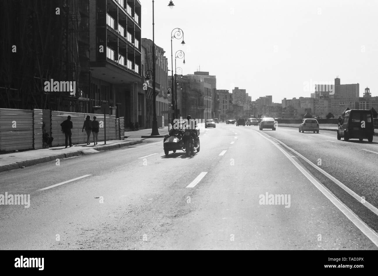 Alte und oft verlassene, Gebäude vor dem Malecón, neben der Waterfront in Havanna Kuba Stockfoto