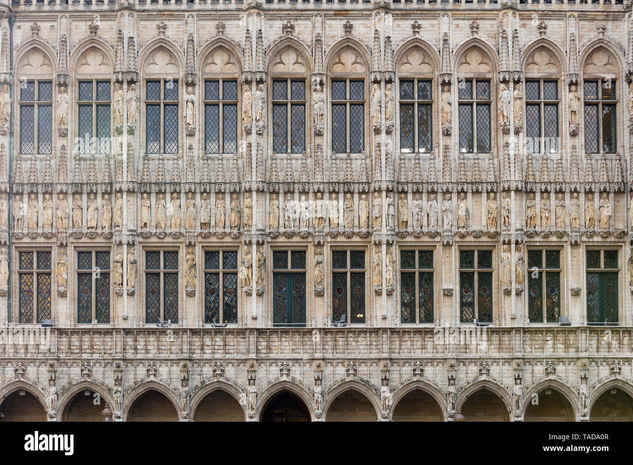 Belgien, Brüssel, Rathaus, Figuren an der Fassade Stockfoto