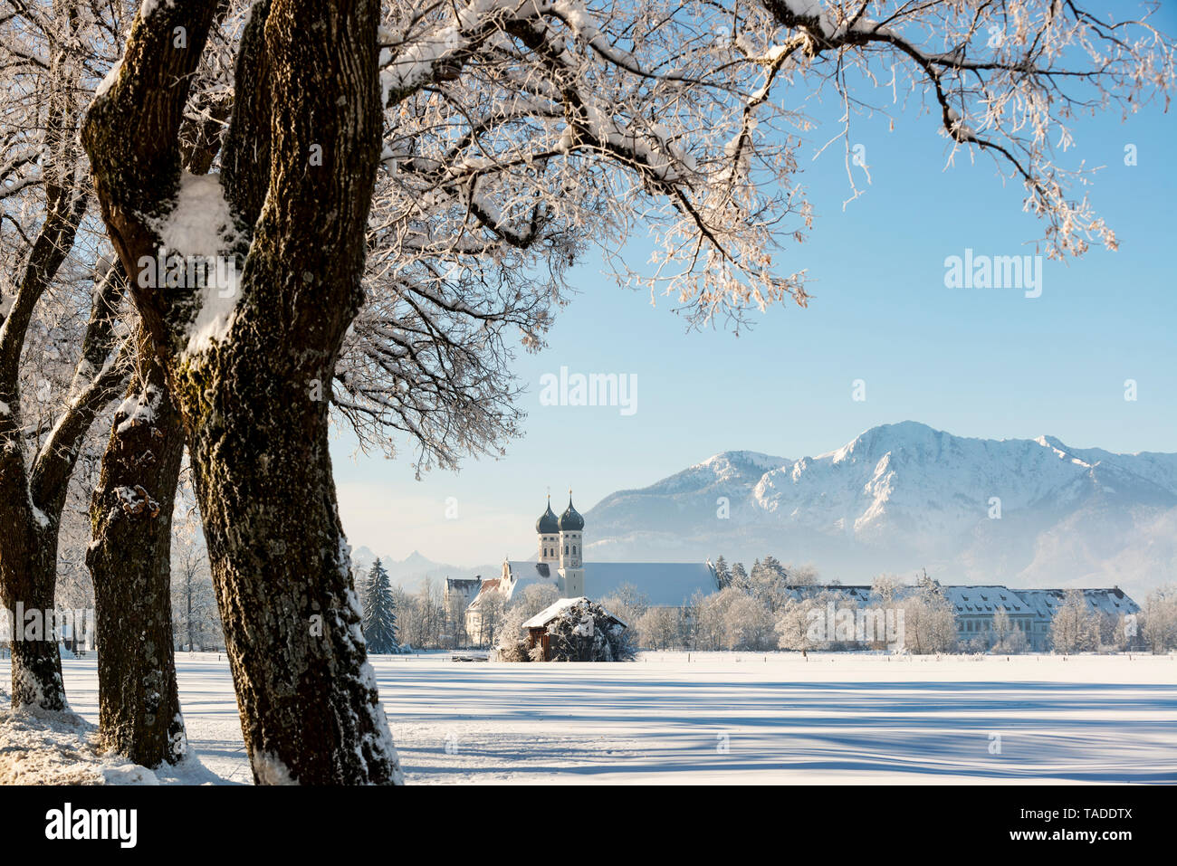 Deutschland, Oberbayern, toelzer Land, Kloster Benediktbeuern im Winter Stockfoto