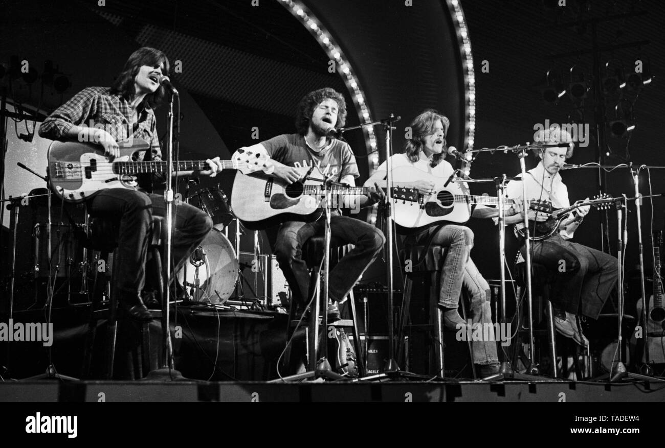 Amsterdam, Niederlande, 10. März 1973: Amerikanische Gruppe Adler live auf der Bühne in Voorburg, Niederlande im Jahr 1972 durchführen. Nach rechts: Randy Meisner, Glenn Frey und Bernie Leadon Links. (Foto Gijsbert Hanekroot) Stockfoto