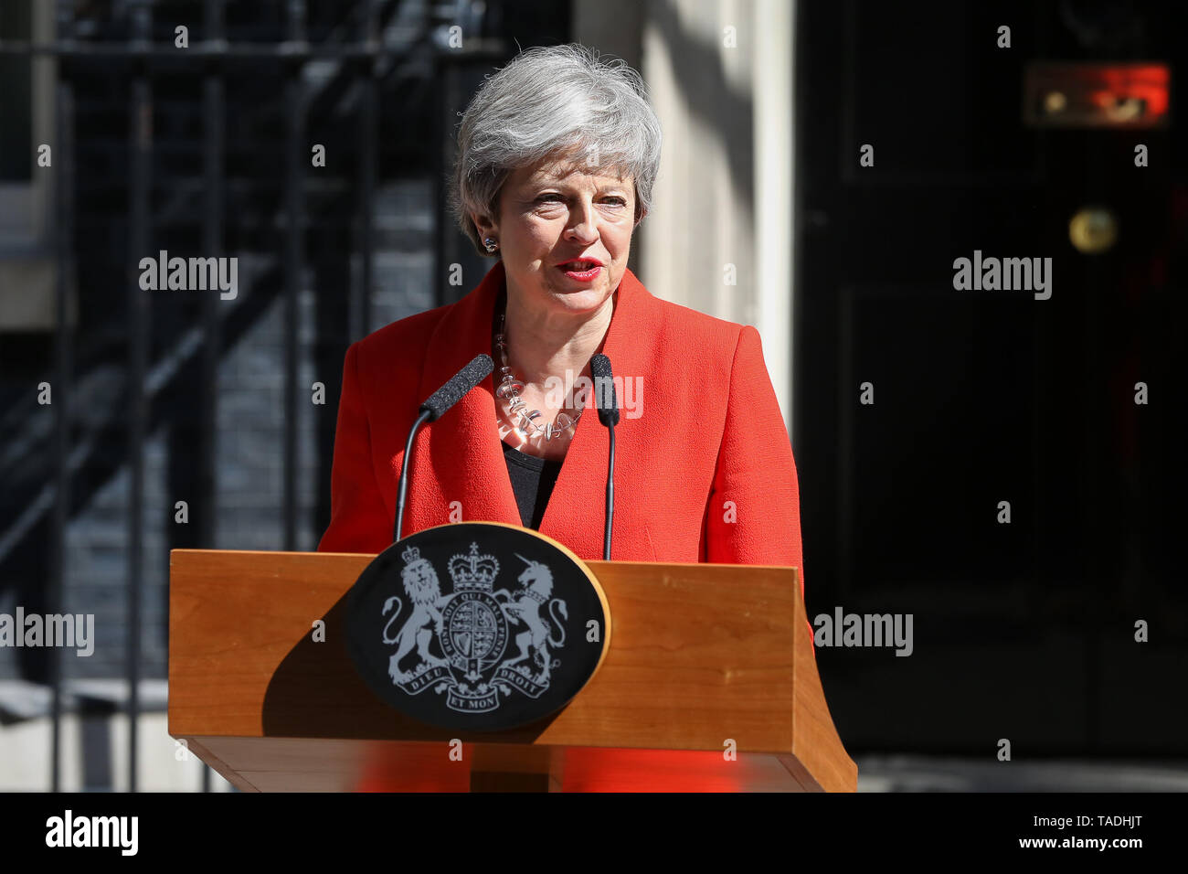 Der britische Premierminister Theresa May gesehen wird, eine Aussage in der Downing Street nach einem Treffen mit Graham Brady, der Vorsitzende des Ausschusses 1922. Theresa May zurücktreten werde als Premierminister und Führer der Konservativen Partei am 7. Juni 2019. Stockfoto