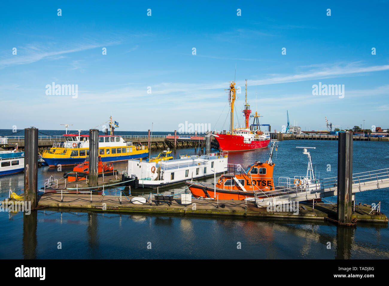 Deutschland, Cuxhaven, Fischerboote im Hafen Stockfoto