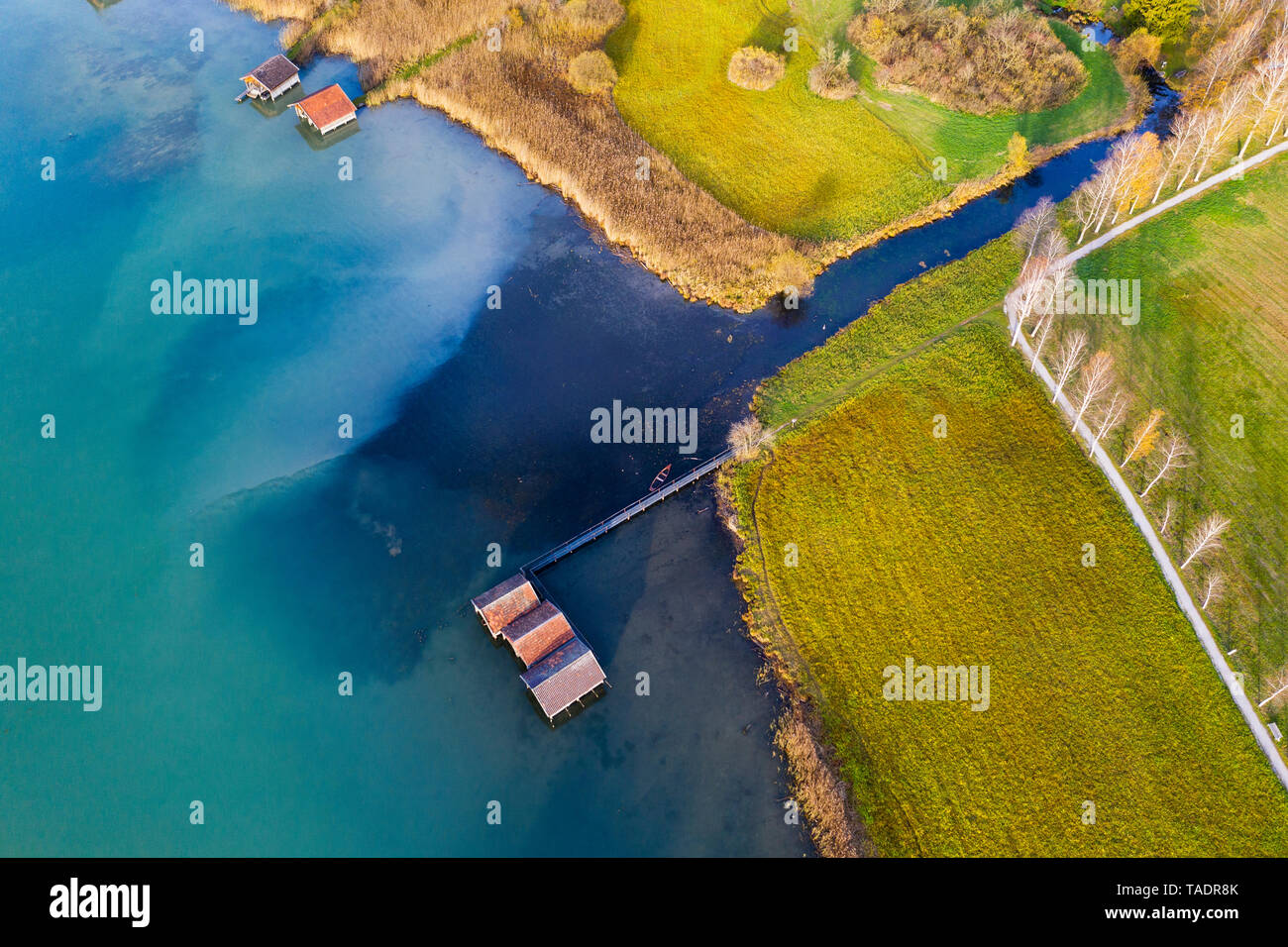 Deutschland, Bayern, in der Nähe von Schlehdorf, Bucht mit bootshäuser am See Kochel, Luftaufnahme Stockfoto Deutschland, Bayern, in der Nähe von Schlehdorf, Bucht mit bootshäuser am See Kochel, Luftaufnahme Stockfoto
